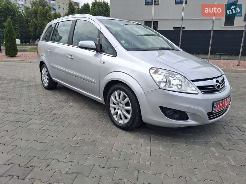 Минивэн Opel Zafira 2009 в Луцке