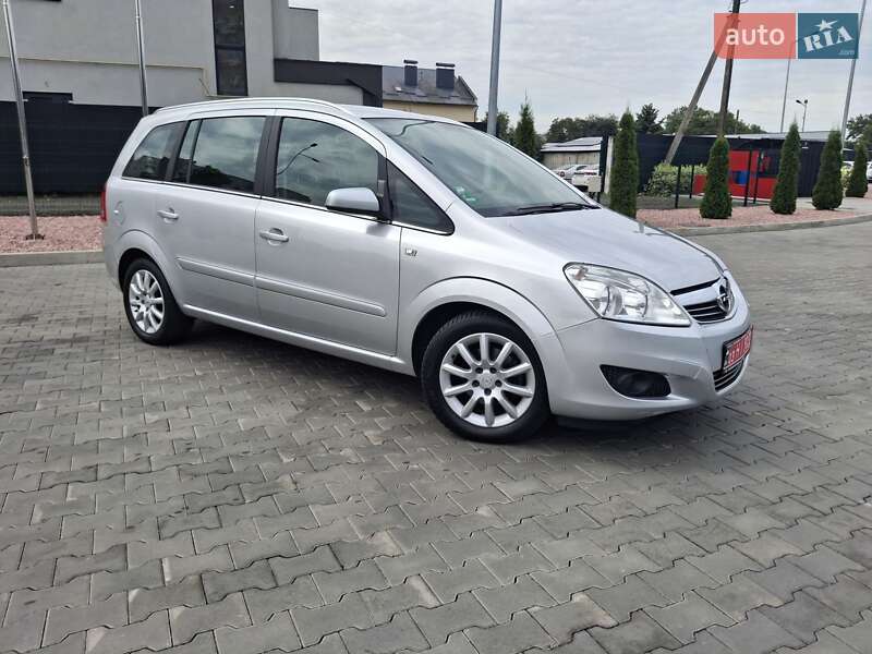 Минивэн Opel Zafira 2009 в Луцке