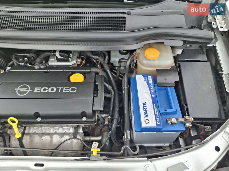Минивэн Opel Zafira 2009 в Луцке