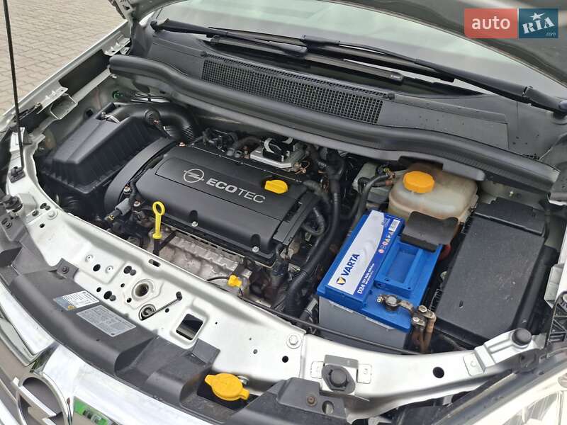Минивэн Opel Zafira 2009 в Луцке