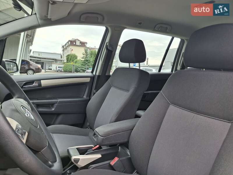 Минивэн Opel Zafira 2009 в Луцке