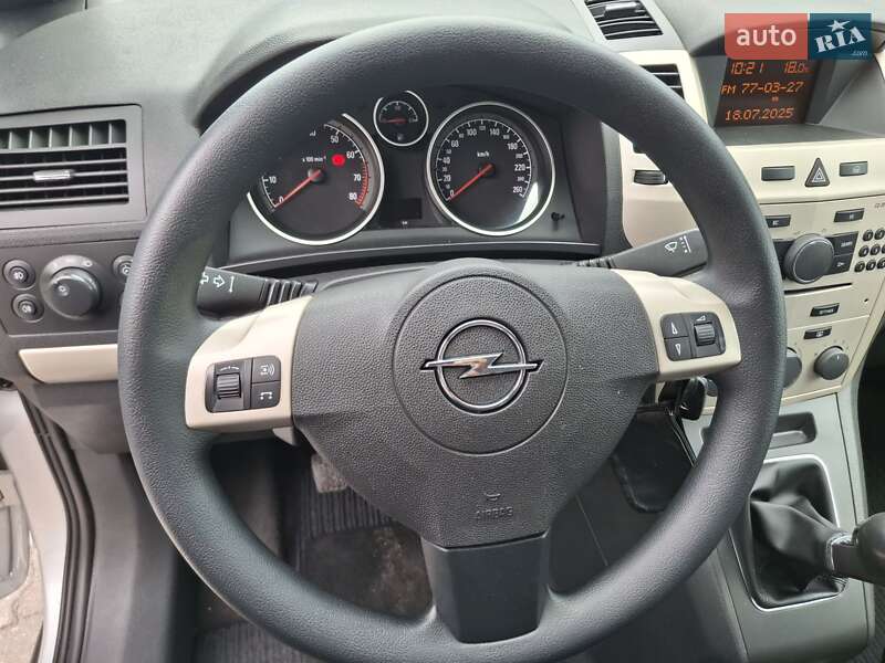 Минивэн Opel Zafira 2009 в Луцке