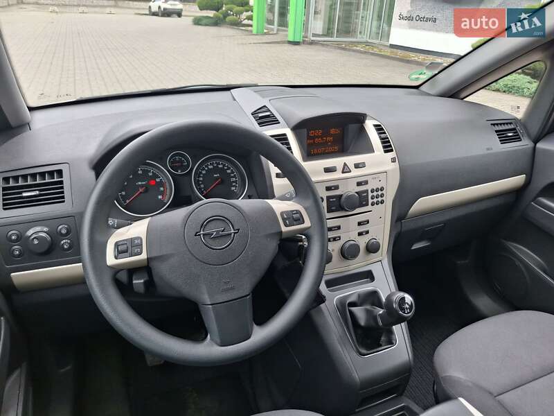 Минивэн Opel Zafira 2009 в Луцке