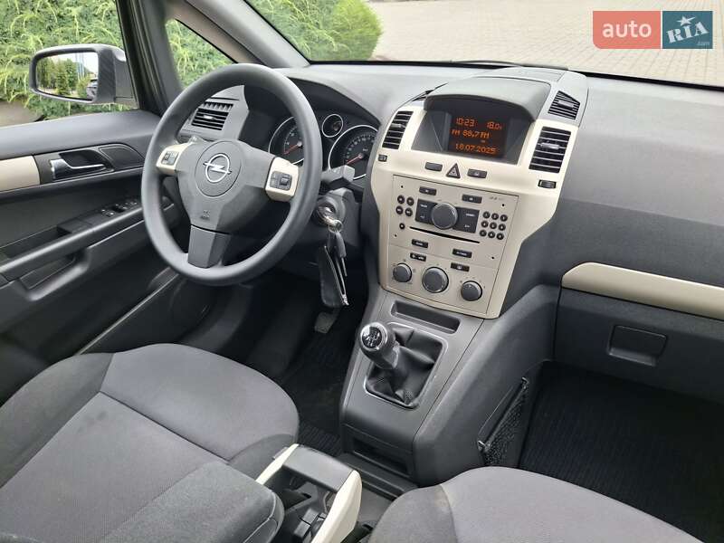Минивэн Opel Zafira 2009 в Луцке