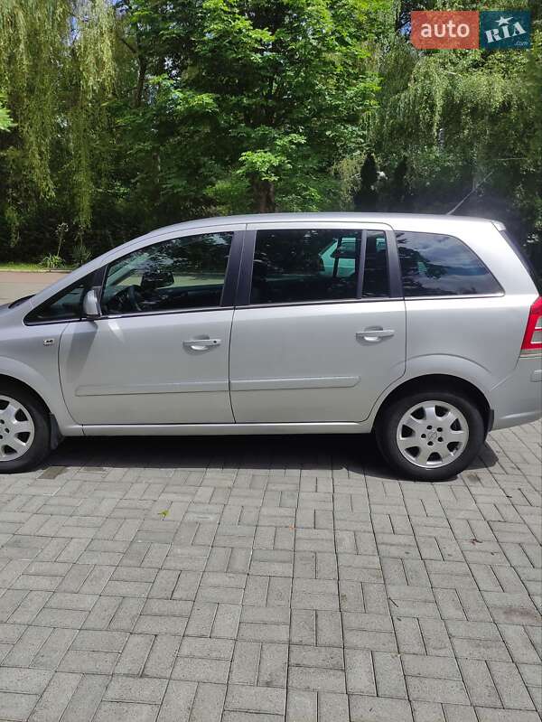 Мінівен Opel Zafira 2011 в Дрогобичі