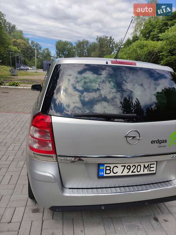 Мінівен Opel Zafira 2011 в Дрогобичі