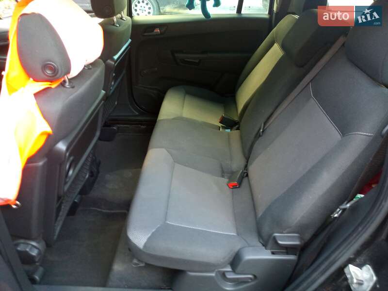 Минивэн Opel Zafira 2010 в Виннице