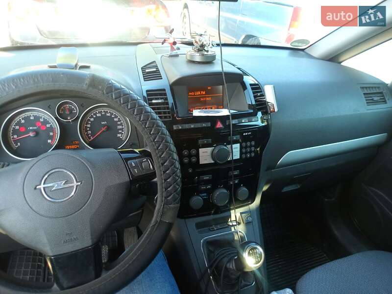 Минивэн Opel Zafira 2010 в Виннице