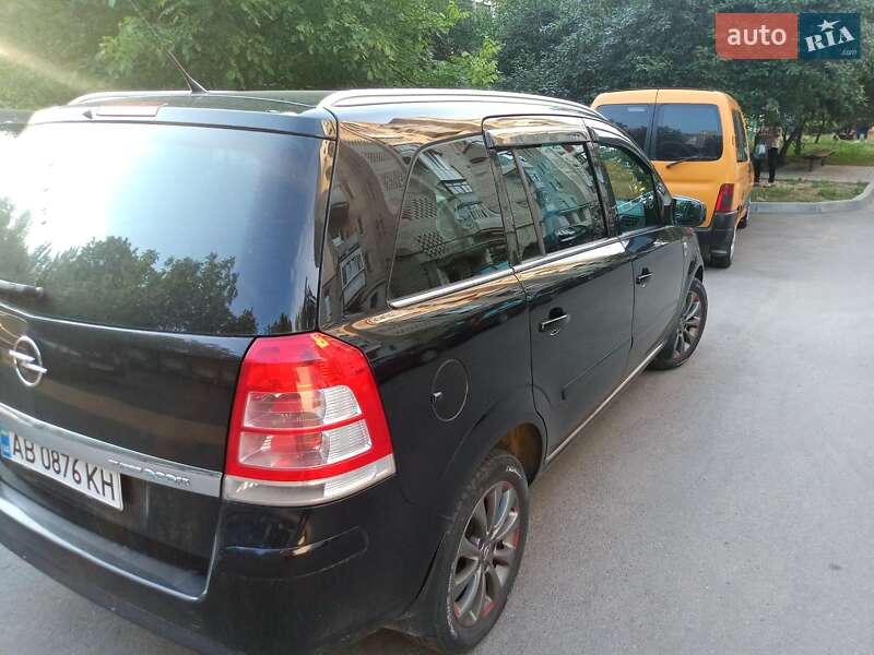 Минивэн Opel Zafira 2010 в Виннице