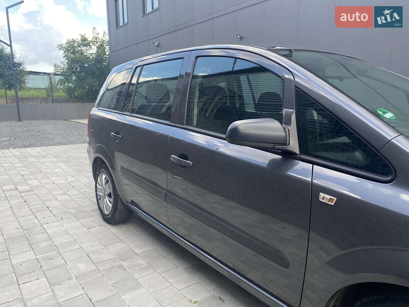 Минивэн Opel Zafira 2009 в Луцке