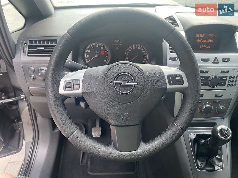 Минивэн Opel Zafira 2009 в Луцке