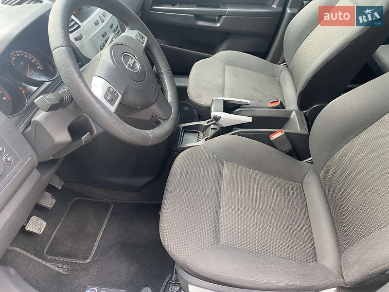 Минивэн Opel Zafira 2009 в Луцке