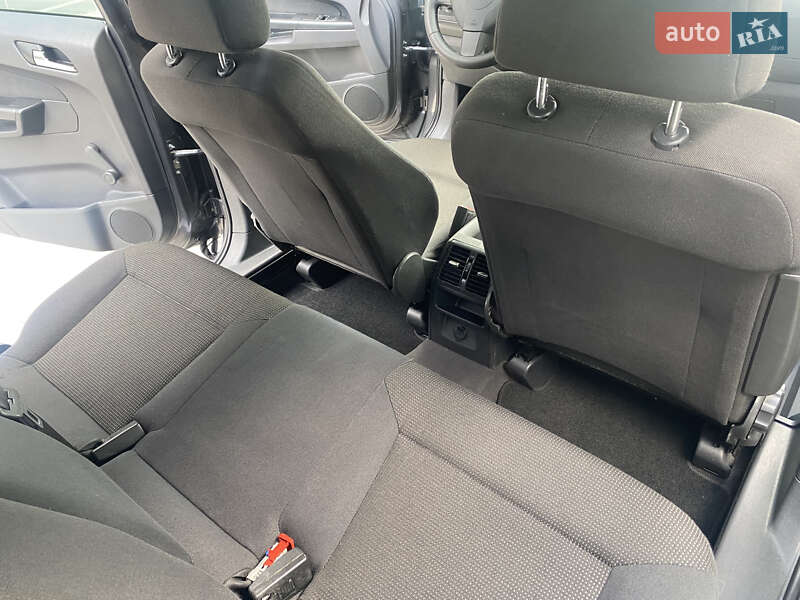 Минивэн Opel Zafira 2009 в Луцке