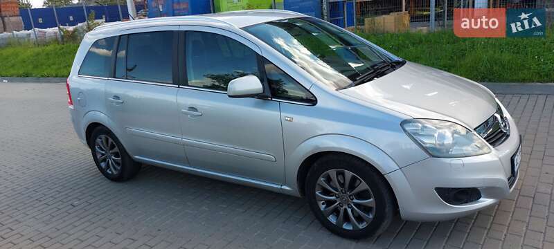 Минивэн Opel Zafira 2011 в Нововолынске