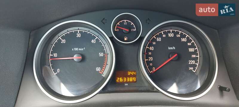 Минивэн Opel Zafira 2011 в Нововолынске