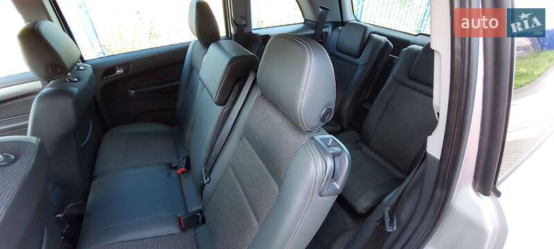 Минивэн Opel Zafira 2011 в Нововолынске