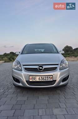 Минивэн Opel Zafira 2011 в 
