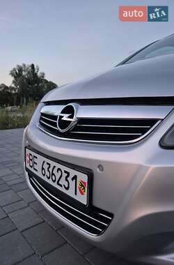 Минивэн Opel Zafira 2011 в 