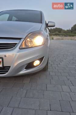 Минивэн Opel Zafira 2011 в 