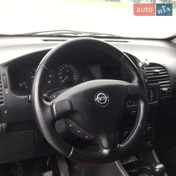 Мінівен Opel Zafira 2004 в Кам'янець-Подільському