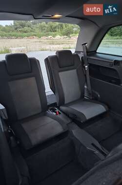Минивэн Opel Zafira 2011 в 