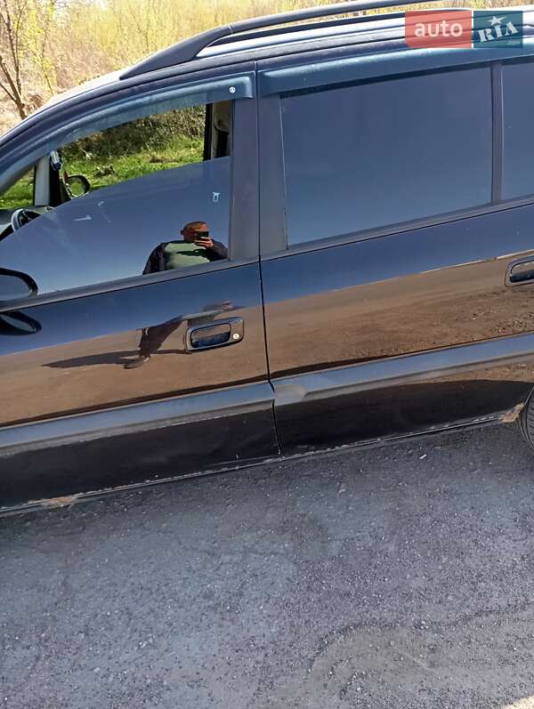 Мінівен Opel Zafira 2003 в Рокитному