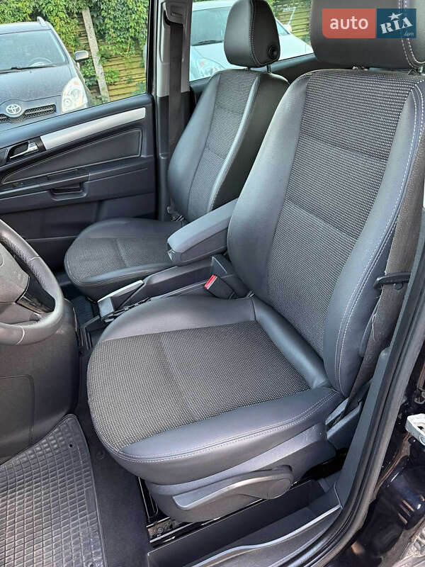Минивэн Opel Zafira 2010 в Виннице