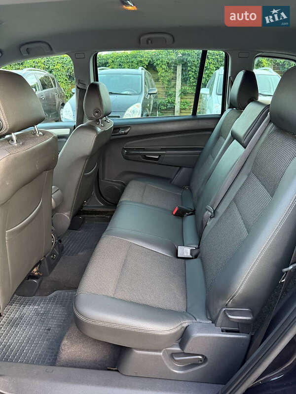 Минивэн Opel Zafira 2010 в Виннице