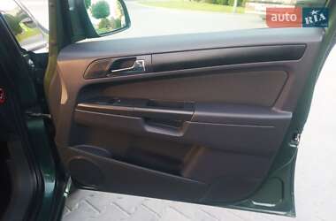 Минивэн Opel Zafira 2010 в 