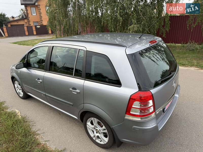 Минивэн Opel Zafira 2008 в 