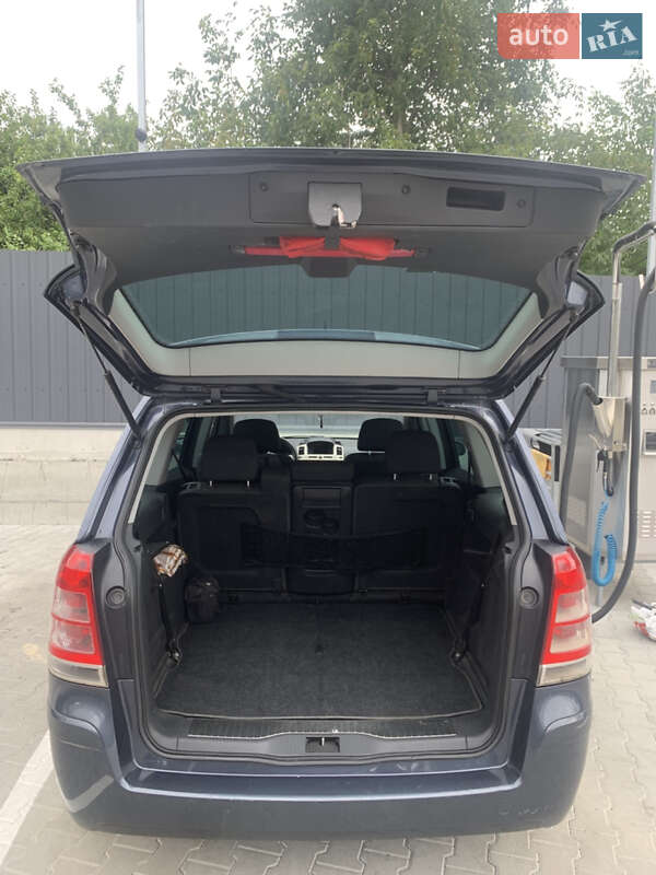 Минивэн Opel Zafira 2008 в Луцке
