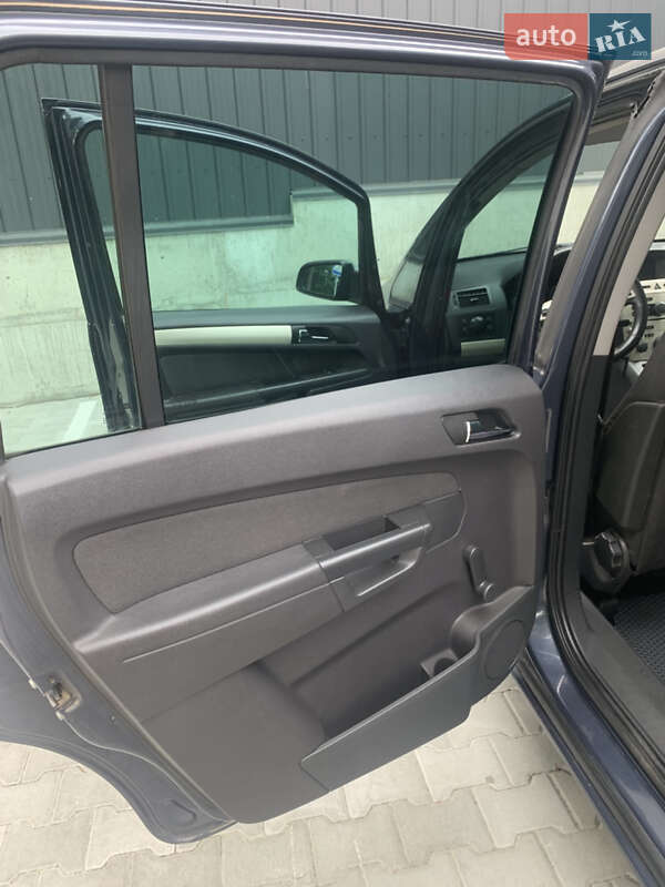 Минивэн Opel Zafira 2008 в Луцке