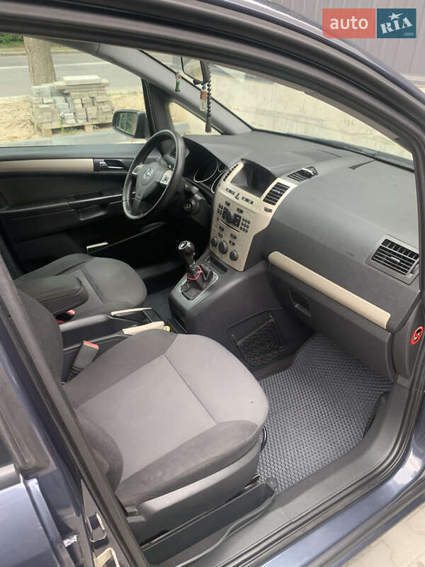 Минивэн Opel Zafira 2008 в Луцке