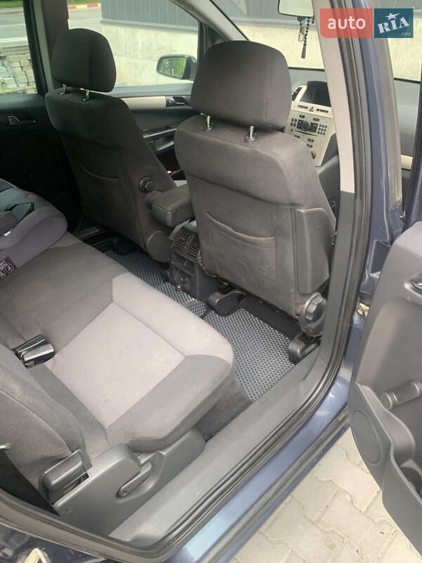 Минивэн Opel Zafira 2008 в Луцке