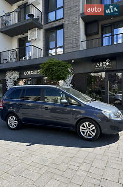 Минивэн Opel Zafira 2009 в Буштыне