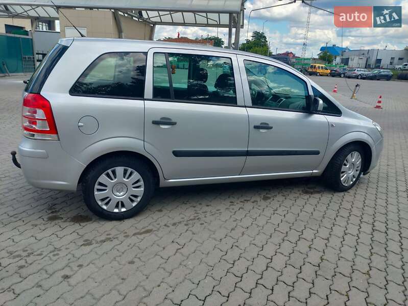 Opel Zafira 2011