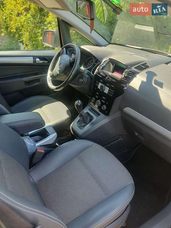Минивэн Opel Zafira 2010 в Харькове