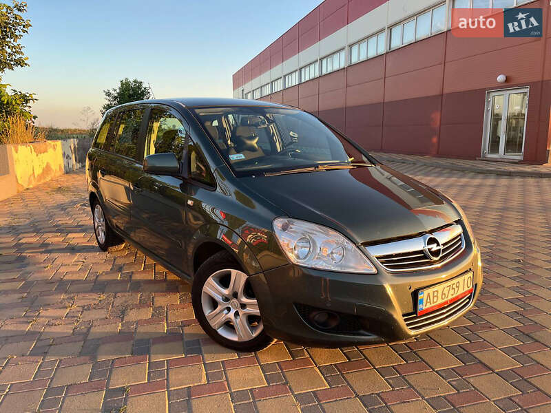 Минивэн Opel Zafira 2010 в Гайсине