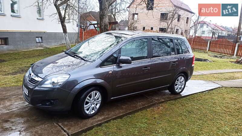 Мінівен Opel Zafira 2010 в Стрию