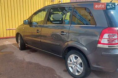 Минивэн Opel Zafira 2011 в 