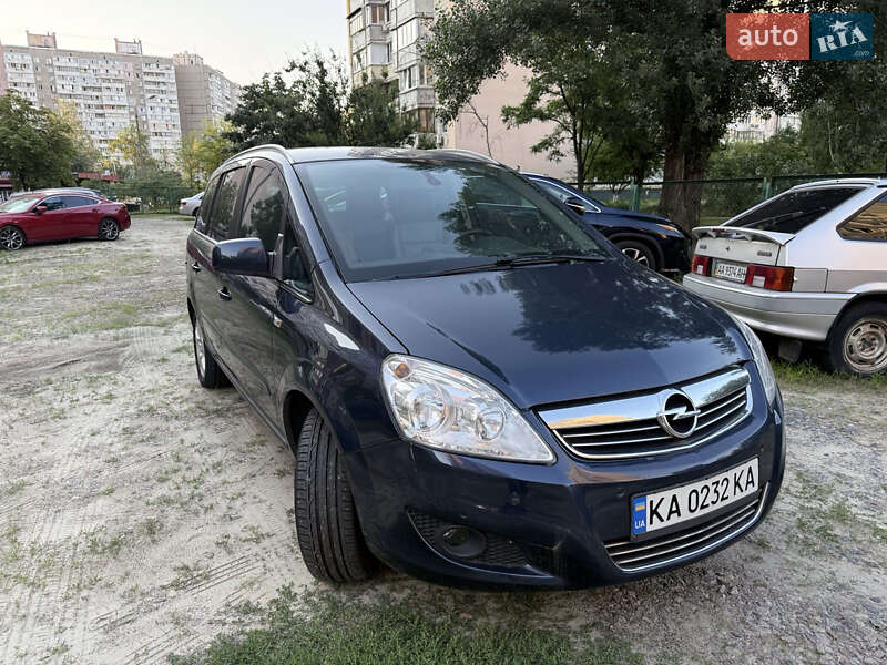 Opel Zafira 2011