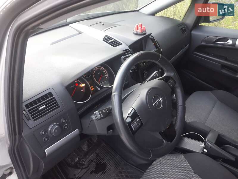 Минивэн Opel Zafira 2012 в Славуте