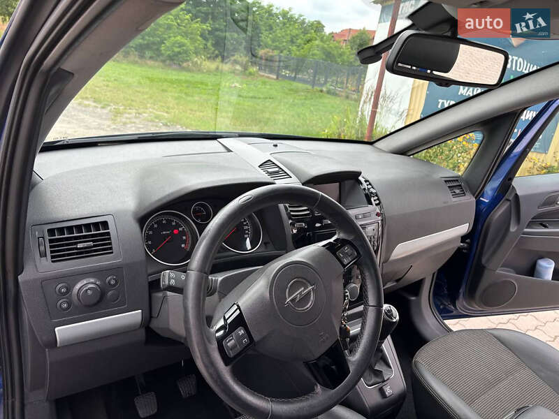 Минивэн Opel Zafira 2009 в Львове