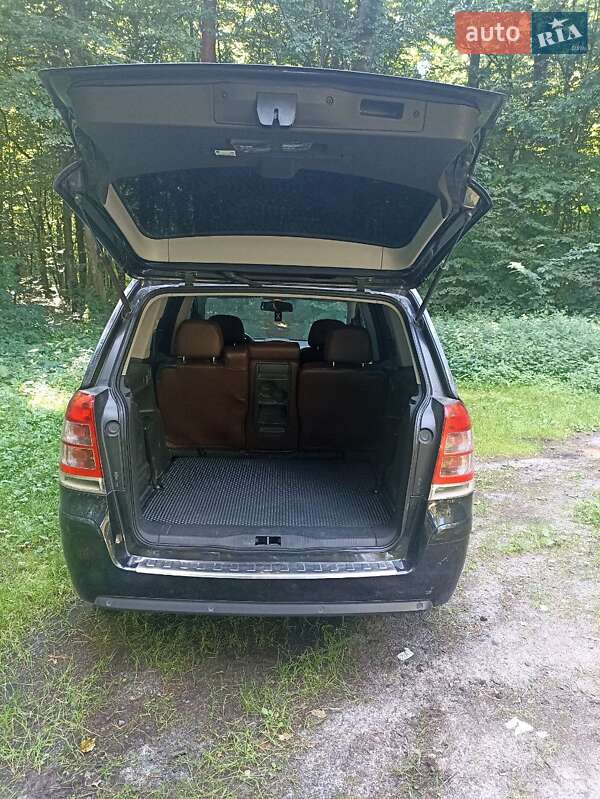 Минивэн Opel Zafira 2012 в Ровно