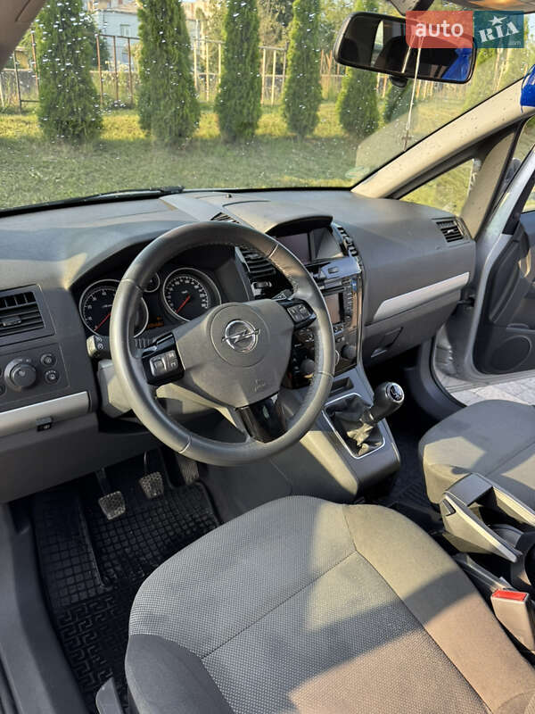 Мінівен Opel Zafira 2014 в Дрогобичі