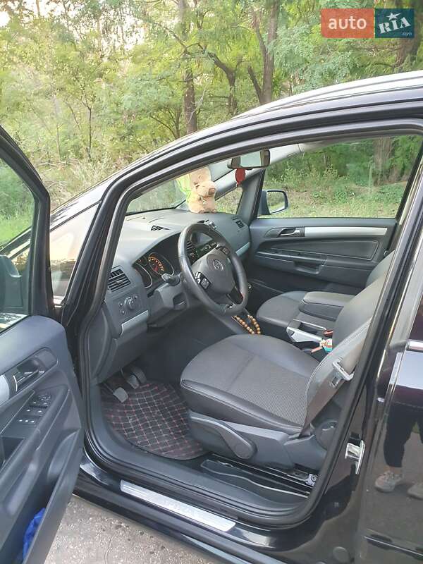 Минивэн Opel Zafira 2010 в Харькове