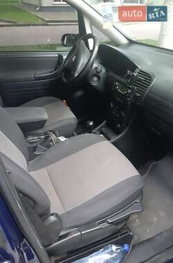Минивэн Opel Zafira 2004 в Волочиске