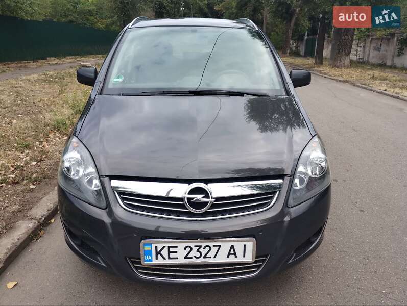 Минивэн Opel Zafira 2012 в Кривом Роге