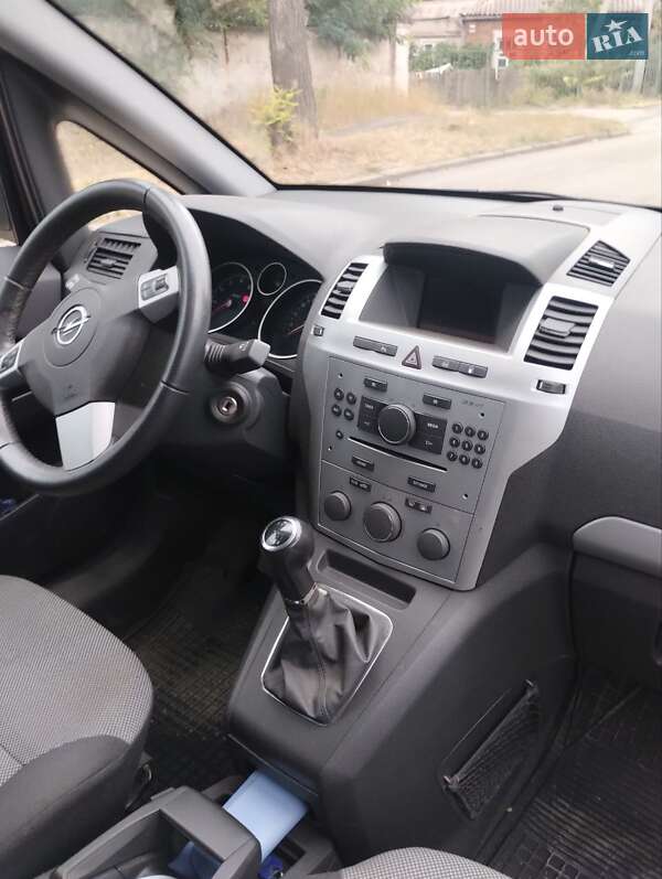 Минивэн Opel Zafira 2012 в Кривом Роге