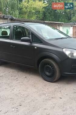Минивэн Opel Zafira 2005 в Кривом Роге